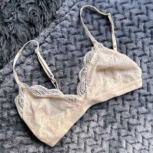 Brand new Monterey Aritzia bralette 🫶🏼